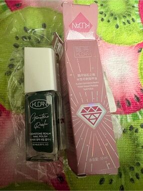Gemstone Realm Press-On Nails — Deep Green Shine